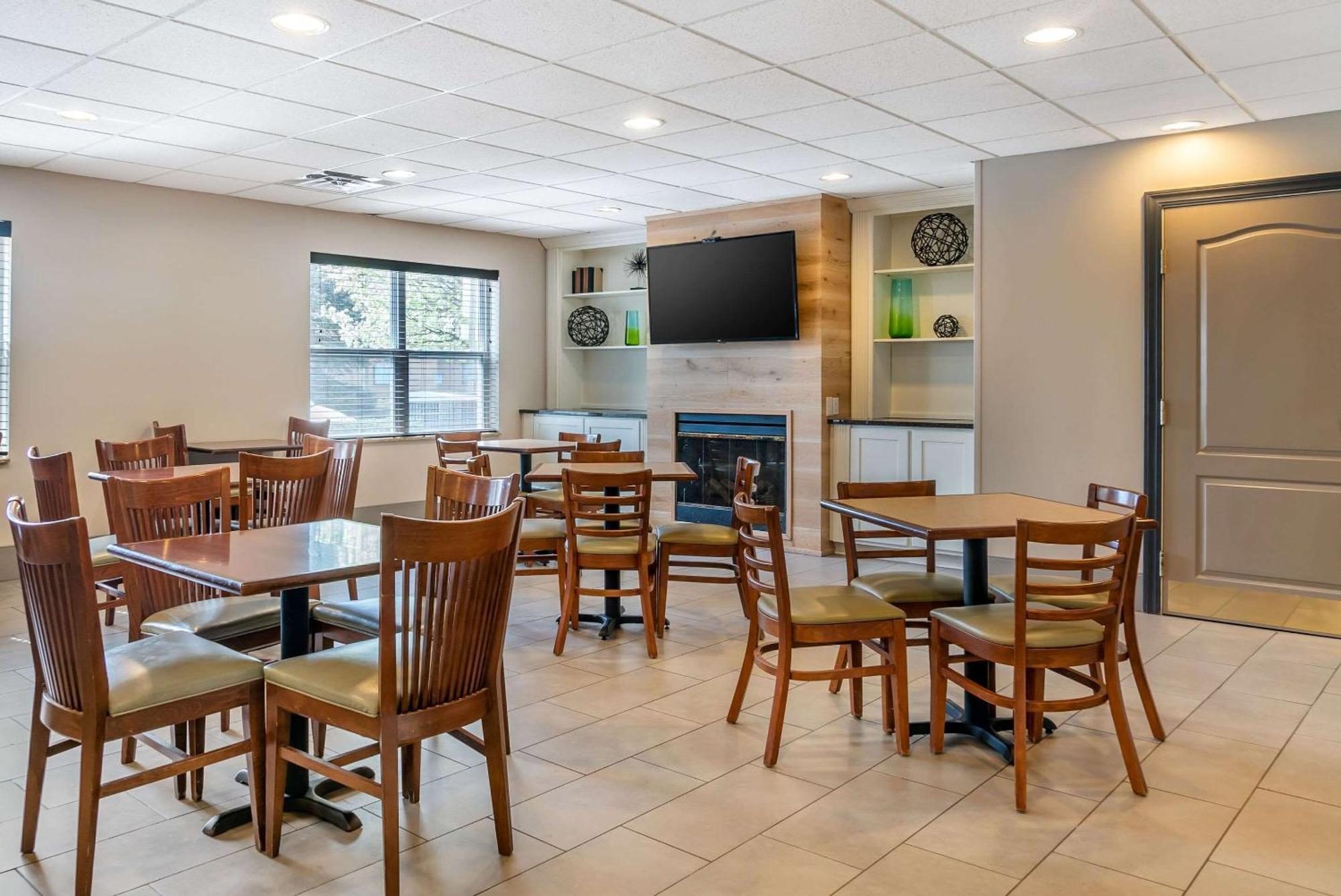 Country Inn & Suites By Radisson, Rossford - Toledo South Exterior photo