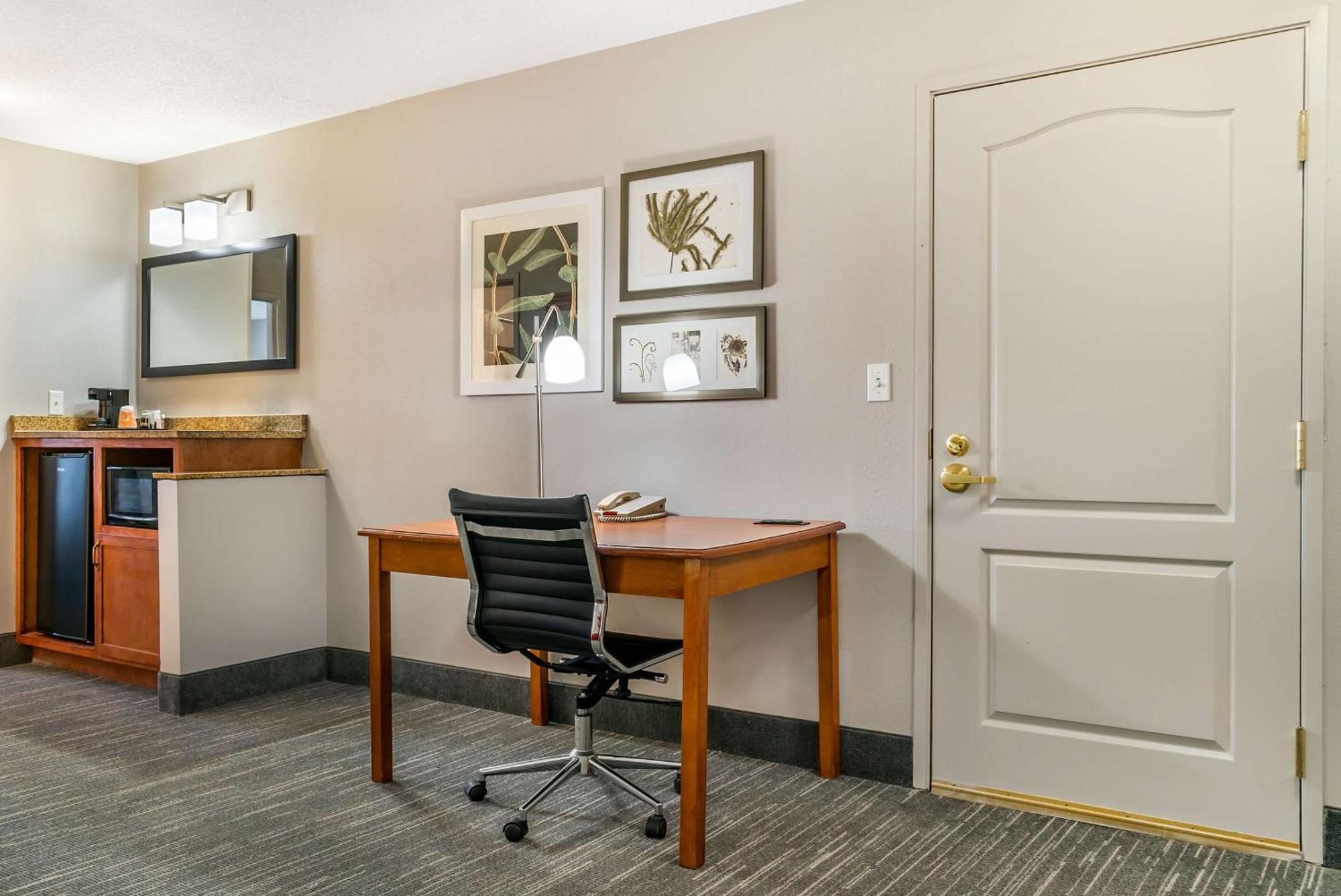 Country Inn & Suites By Radisson, Rossford - Toledo South Exterior photo