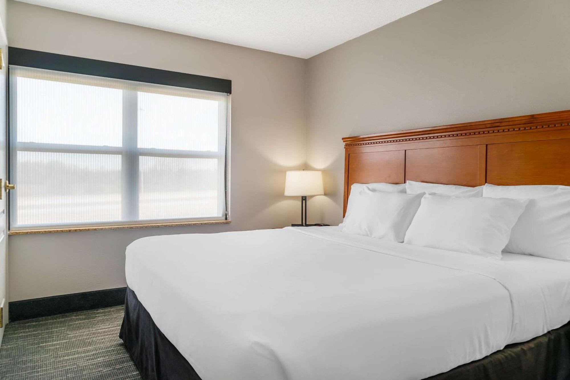 Country Inn & Suites By Radisson, Rossford - Toledo South Exterior photo