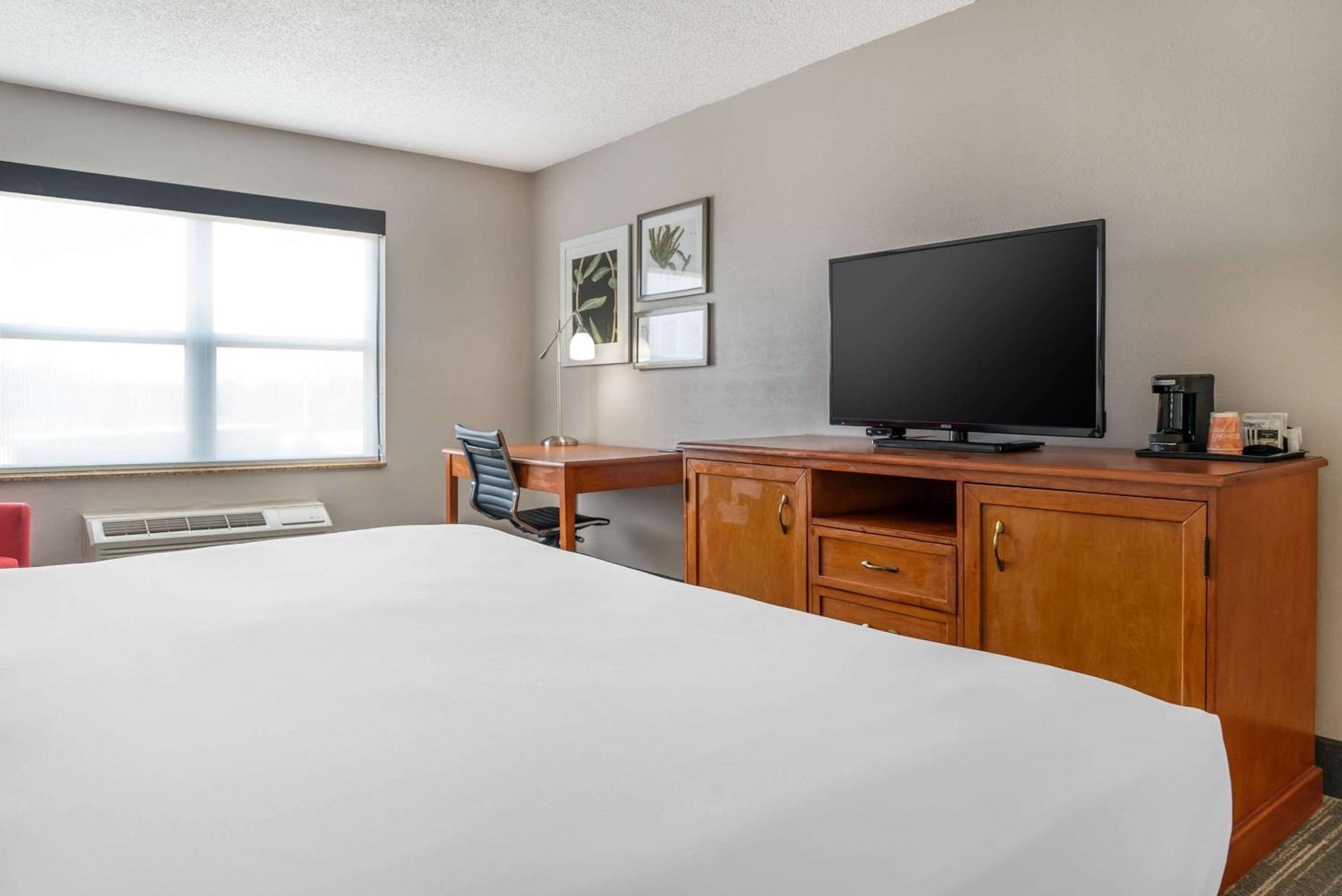 Country Inn & Suites By Radisson, Rossford - Toledo South Exterior photo