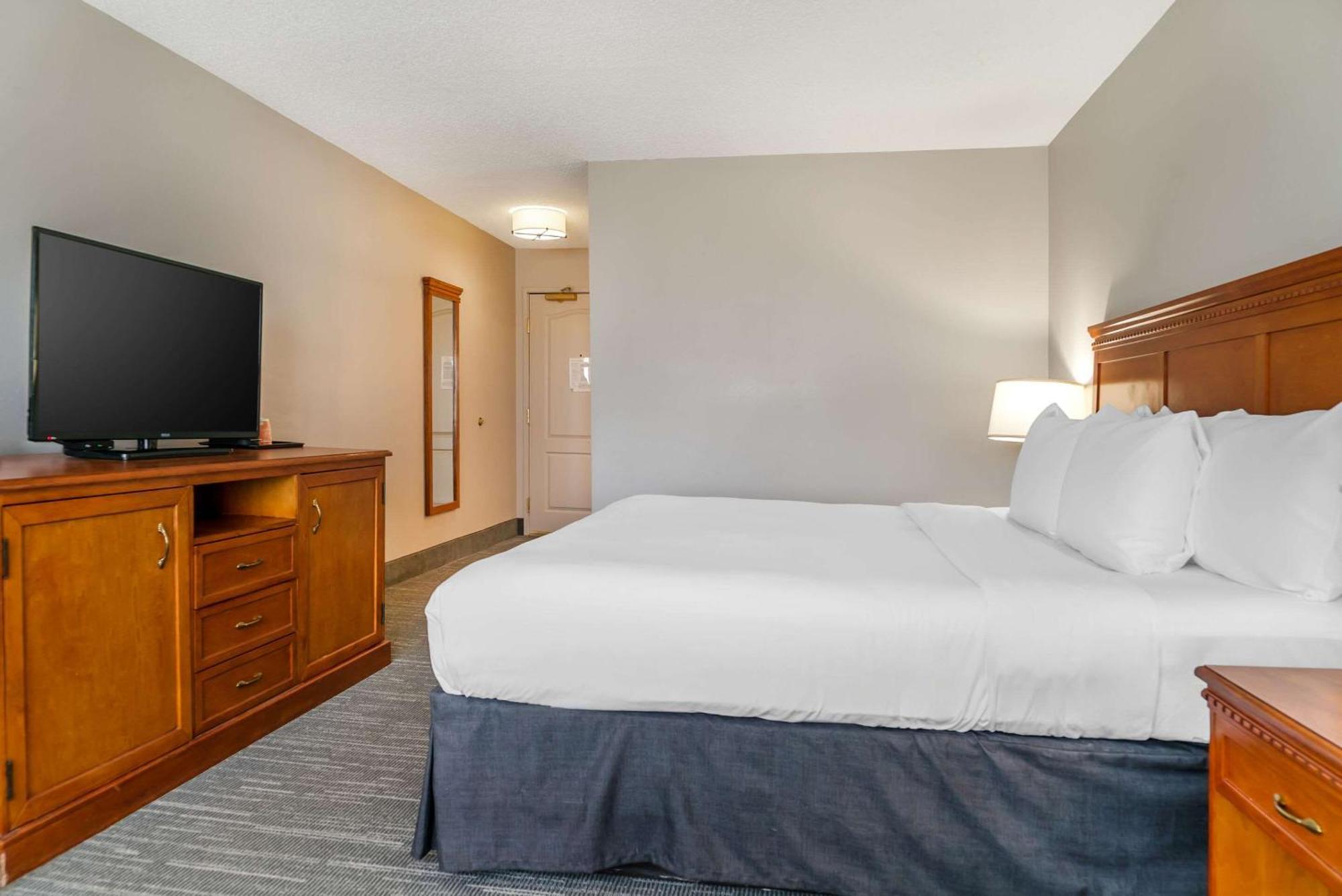 Country Inn & Suites By Radisson, Rossford - Toledo South Exterior photo