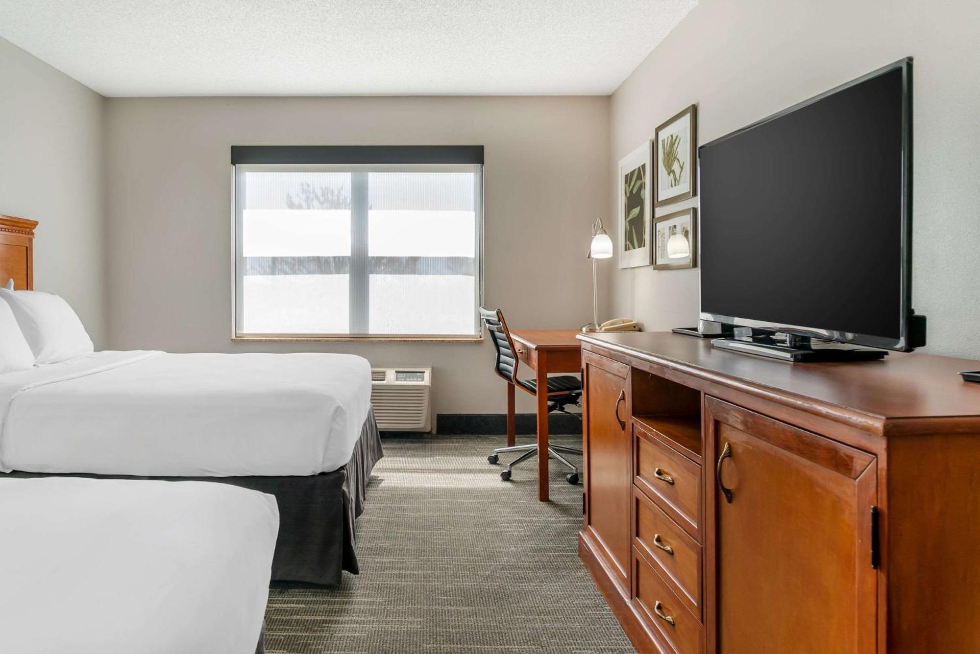 Country Inn & Suites By Radisson, Rossford - Toledo South Exterior photo