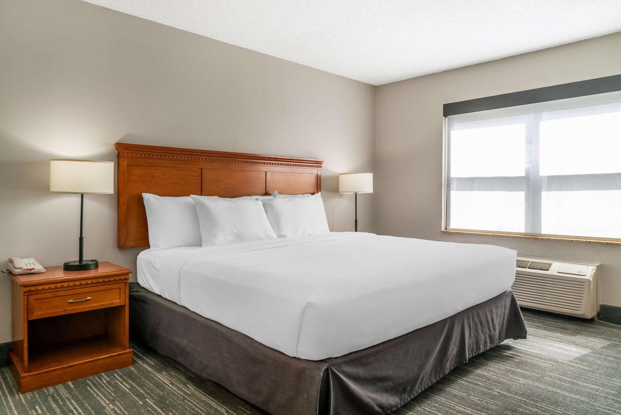Country Inn & Suites By Radisson, Rossford - Toledo South Exterior photo